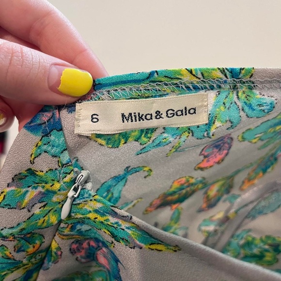 Mika & Gala Floral Romper NWOT - Picture 7 of 12
